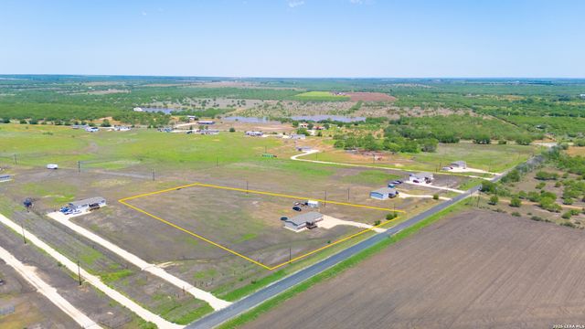 250 Cr 325, Jourdanton, TX 78026