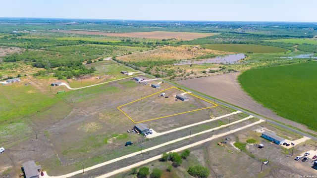 250 Cr 325, Jourdanton, TX 78026