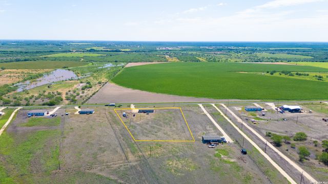 250 Cr 325, Jourdanton, TX 78026