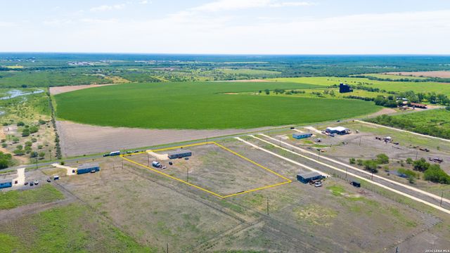 250 Cr 325, Jourdanton, TX 78026