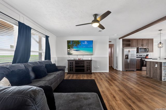 250 Cr 325, Jourdanton, TX 78026