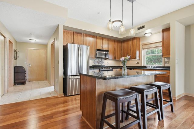 2201 Village Lane A204, Bloomington, MN 55431