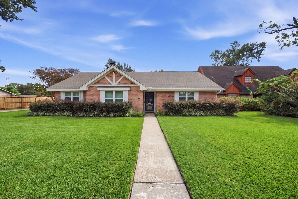 9211 Olathe Street, Houston, TX 77055
