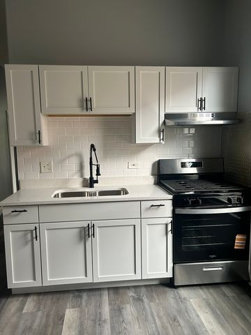 8838 S Marquette Avenue 2, Chicago, IL 60617