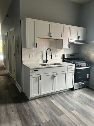 8838 S Marquette Avenue 2, Chicago, IL 60617