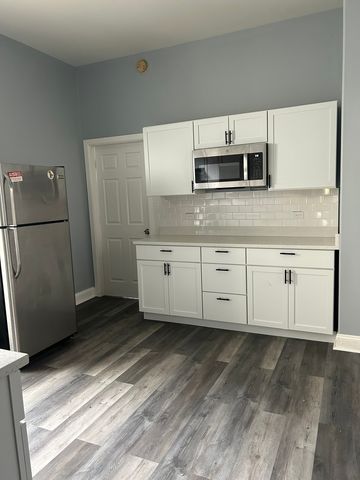 8838 S Marquette Avenue 2, Chicago, IL 60617