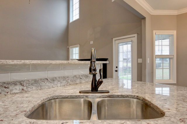 217 Cooper River Way, Clarksville, TN 37042