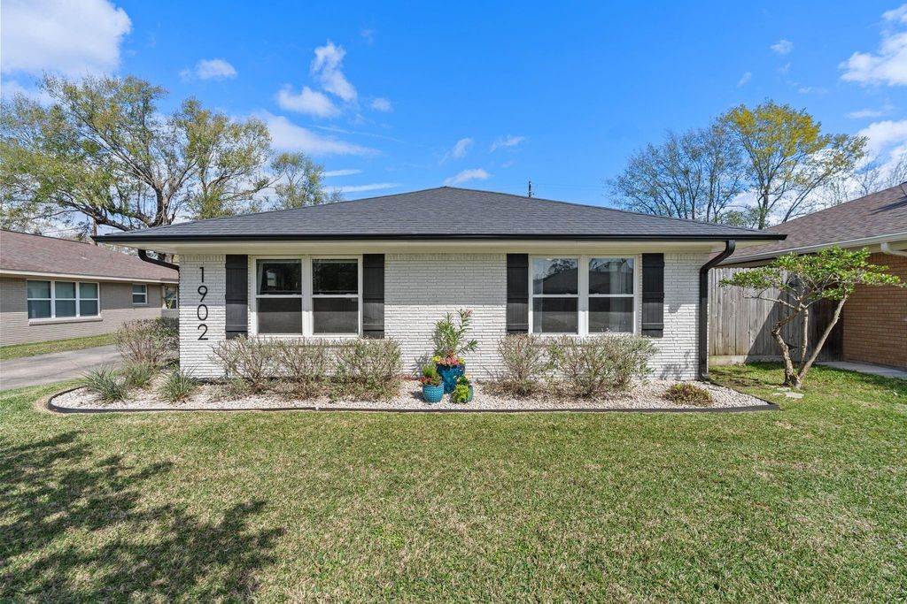 1902 De Milo Drive, Houston, TX 77018