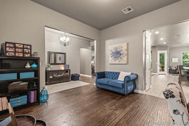 16911 S 321st East Avenue, Coweta, OK 74429