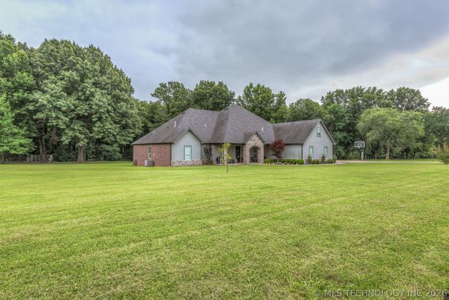 16911 S 321st East Avenue, Coweta, OK 74429