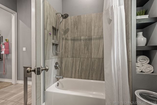 16911 S 321st East Avenue, Coweta, OK 74429