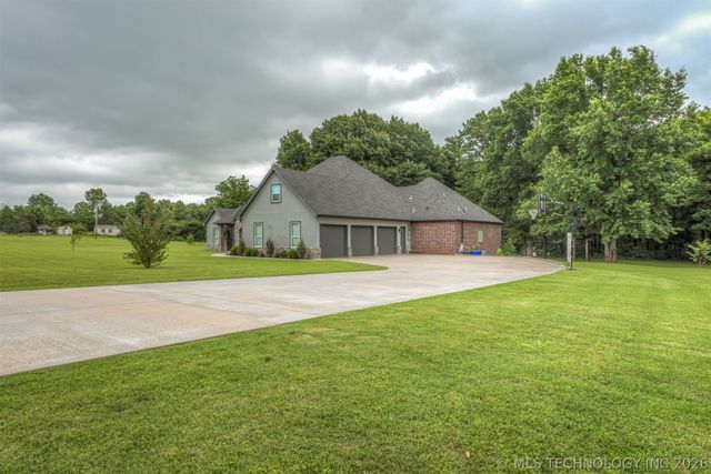 16911 S 321st East Avenue, Coweta, OK 74429
