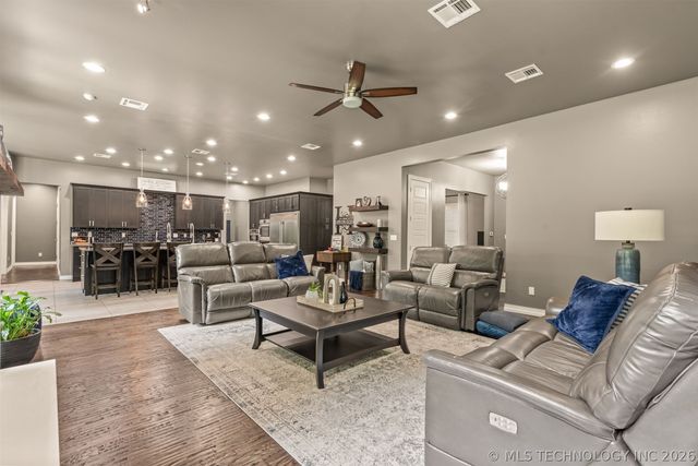 16911 S 321st East Avenue, Coweta, OK 74429