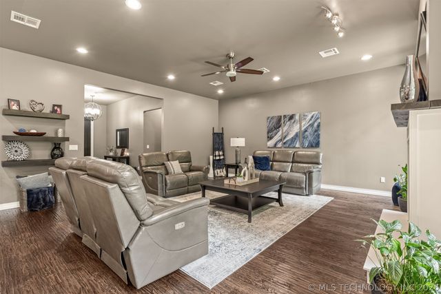 16911 S 321st East Avenue, Coweta, OK 74429