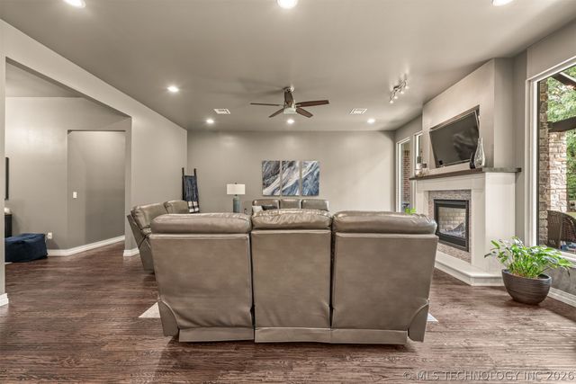 16911 S 321st East Avenue, Coweta, OK 74429