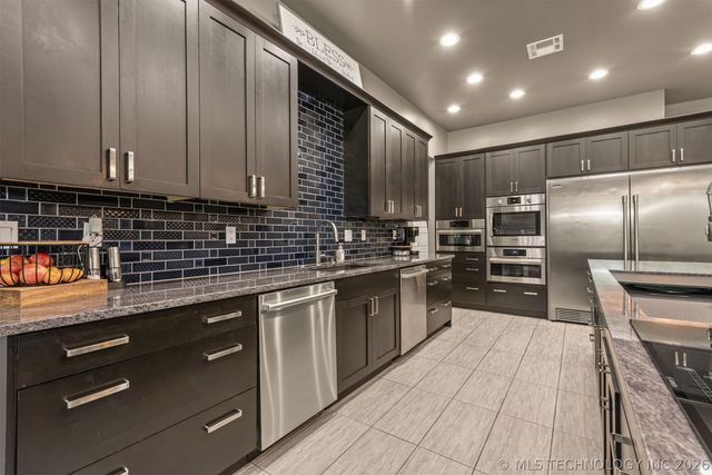16911 S 321st East Avenue, Coweta, OK 74429