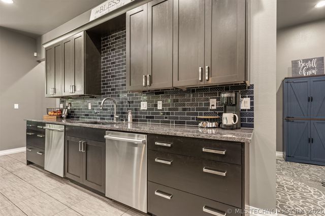 16911 S 321st East Avenue, Coweta, OK 74429