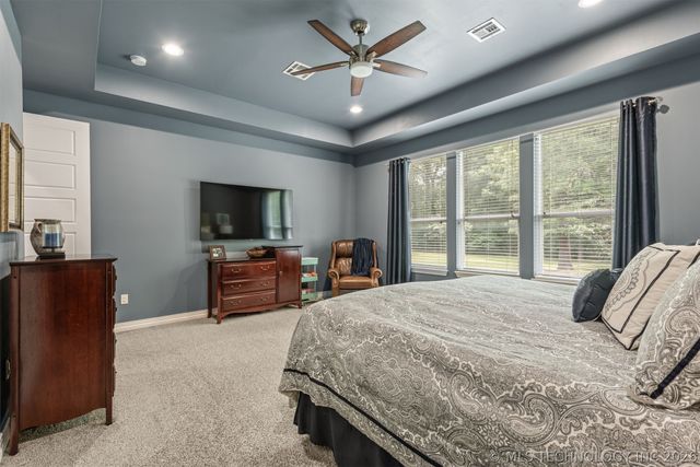 16911 S 321st East Avenue, Coweta, OK 74429