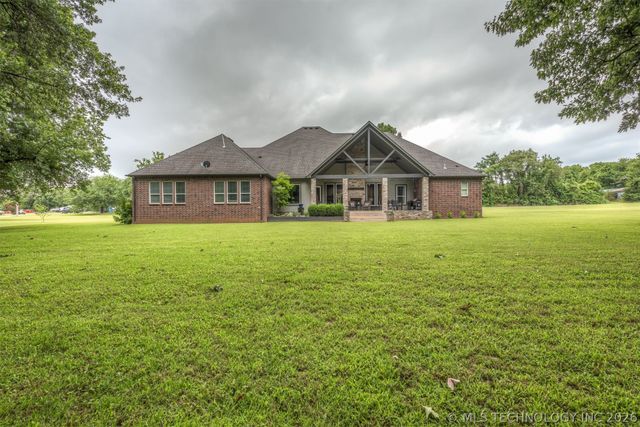 16911 S 321st East Avenue, Coweta, OK 74429