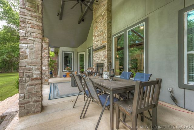 16911 S 321st East Avenue, Coweta, OK 74429