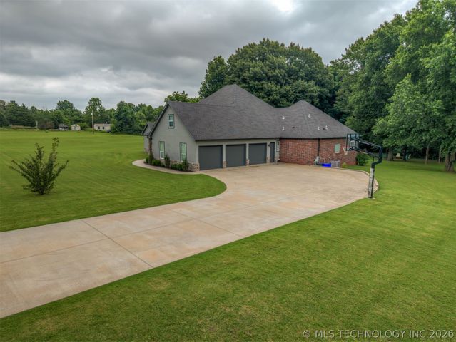 16911 S 321st East Avenue, Coweta, OK 74429