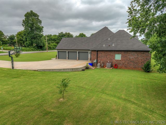 16911 S 321st East Avenue, Coweta, OK 74429