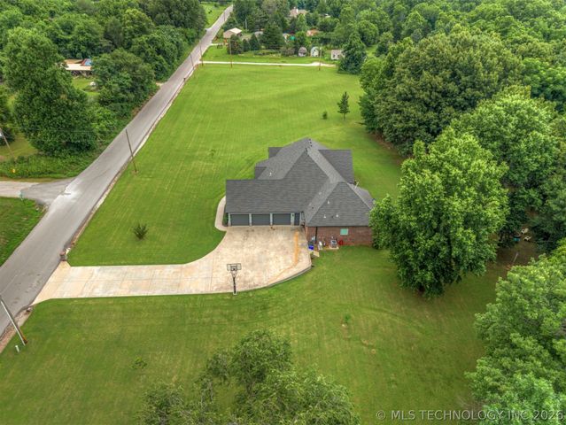 16911 S 321st East Avenue, Coweta, OK 74429