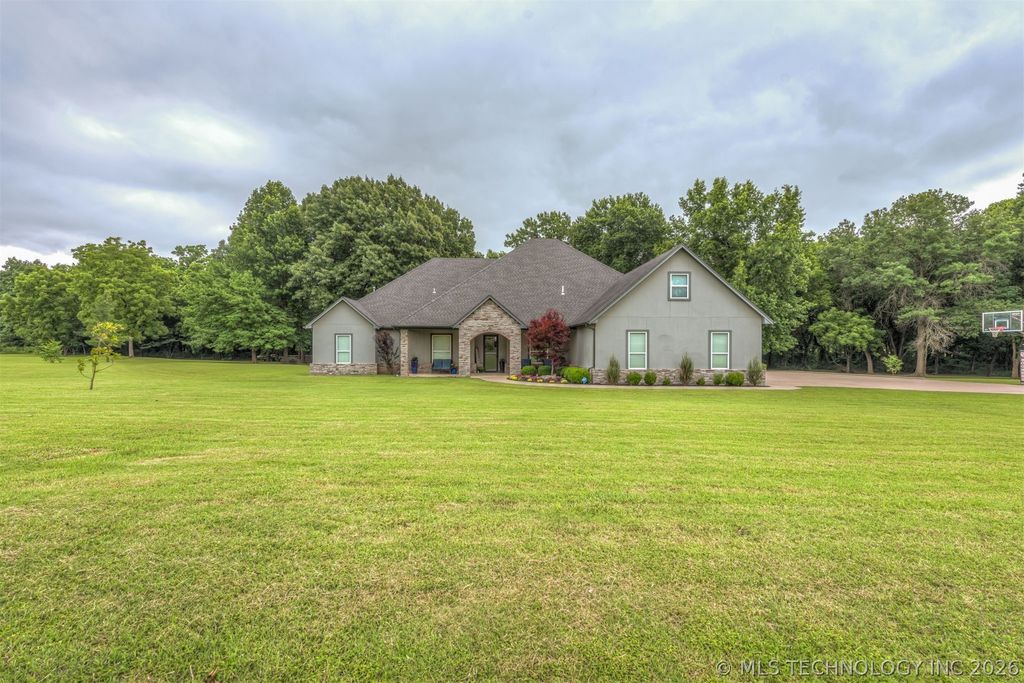 16911 S 321st East Avenue, Coweta, OK 74429