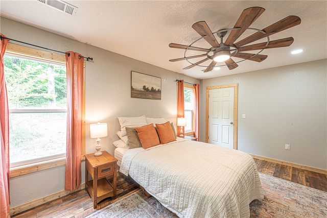 15889 Applehill Road, Prairie Grove, AR 72753