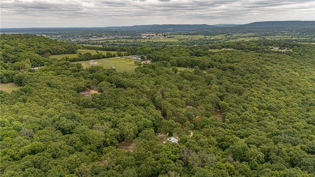 15889 Applehill Road, Prairie Grove, AR 72753