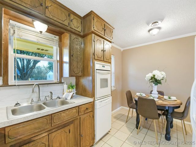 58 Wisteria Street, Lone Grove, OK 73443