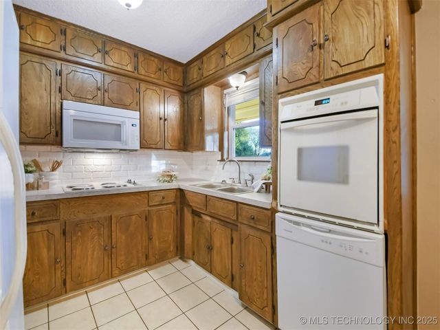 58 Wisteria Street, Lone Grove, OK 73443