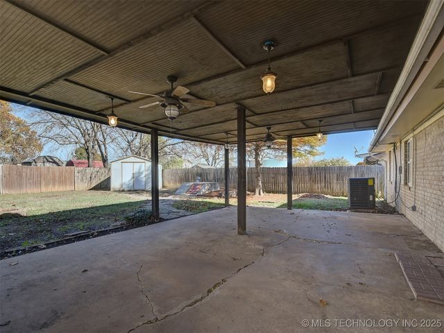 58 Wisteria Street, Lone Grove, OK 73443