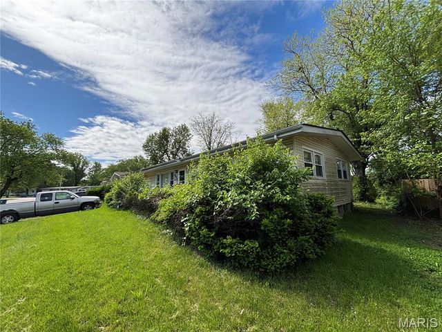 3032 Meadowlark Avenue, St Louis, MO 63136