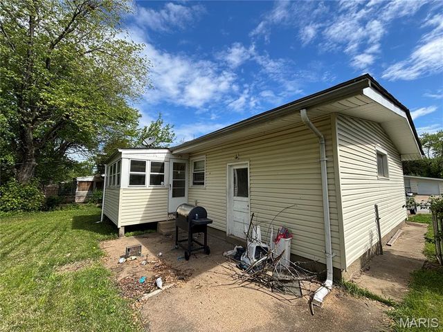 3032 Meadowlark Avenue, St Louis, MO 63136