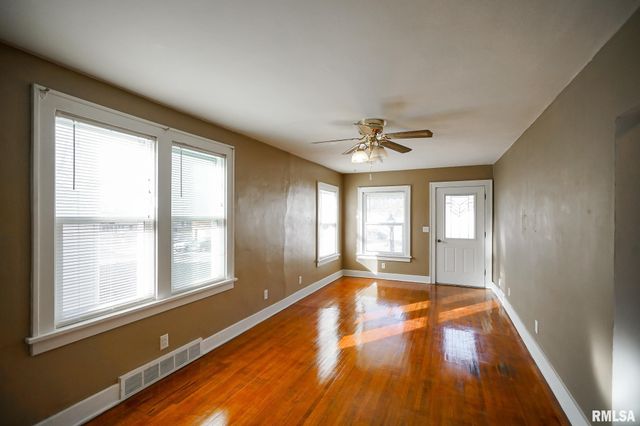 336 Saint Julian Street, Pekin, IL 61554