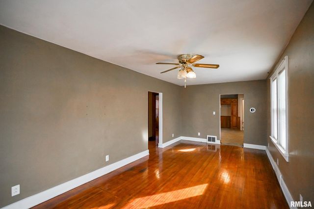 336 Saint Julian Street, Pekin, IL 61554