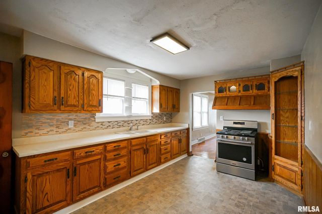 336 Saint Julian Street, Pekin, IL 61554