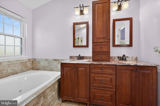 611 HUNTING RIDGE DR, Frederick, MD 21703
