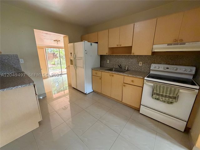 1061 E 20th St, Hialeah, FL 33013