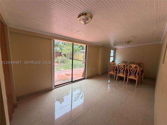 1061 E 20th St, Hialeah, FL 33013
