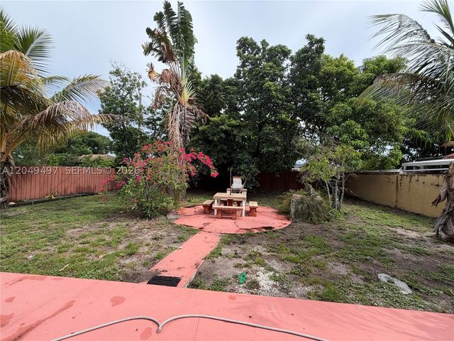 1061 E 20th St, Hialeah, FL 33013