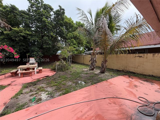 1061 E 20th St, Hialeah, FL 33013