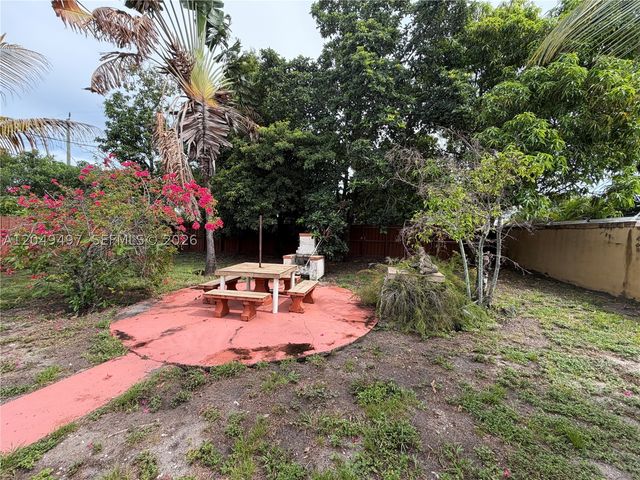 1061 E 20th St, Hialeah, FL 33013