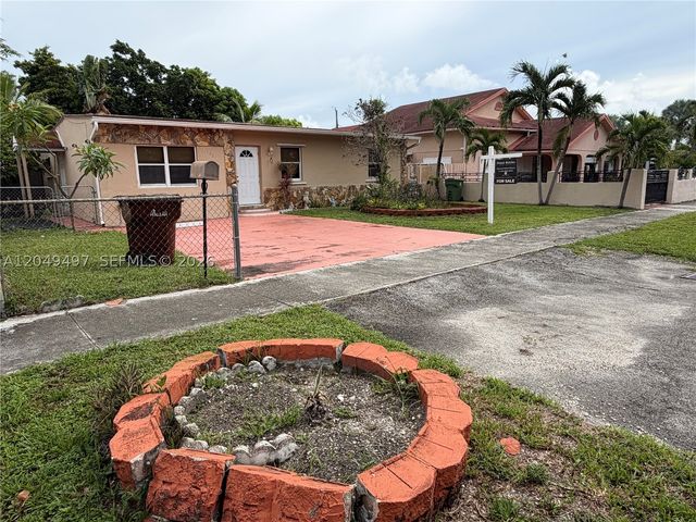 1061 E 20th St, Hialeah, FL 33013