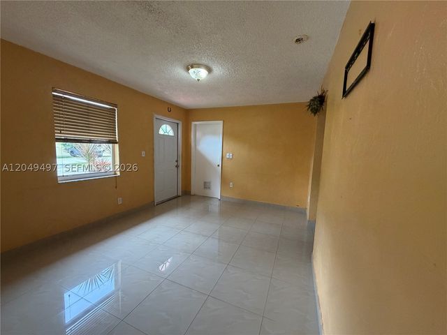 1061 E 20th St, Hialeah, FL 33013