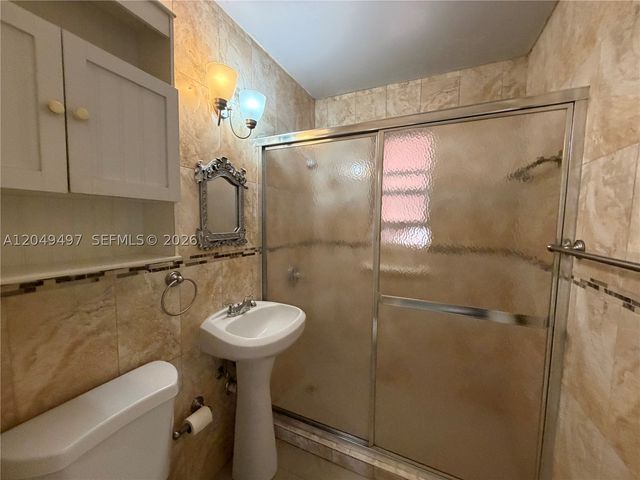 1061 E 20th St, Hialeah, FL 33013