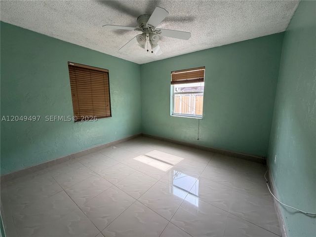 1061 E 20th St, Hialeah, FL 33013