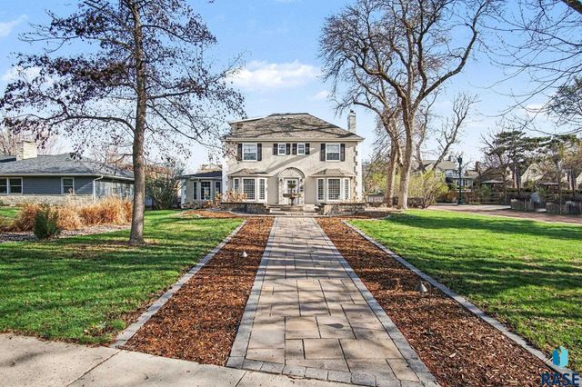 220 E 27th St Street, Sioux Falls, SD 57105