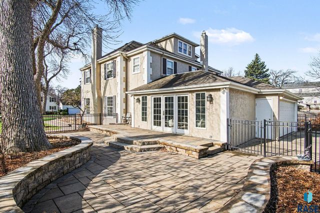 220 E 27th St Street, Sioux Falls, SD 57105
